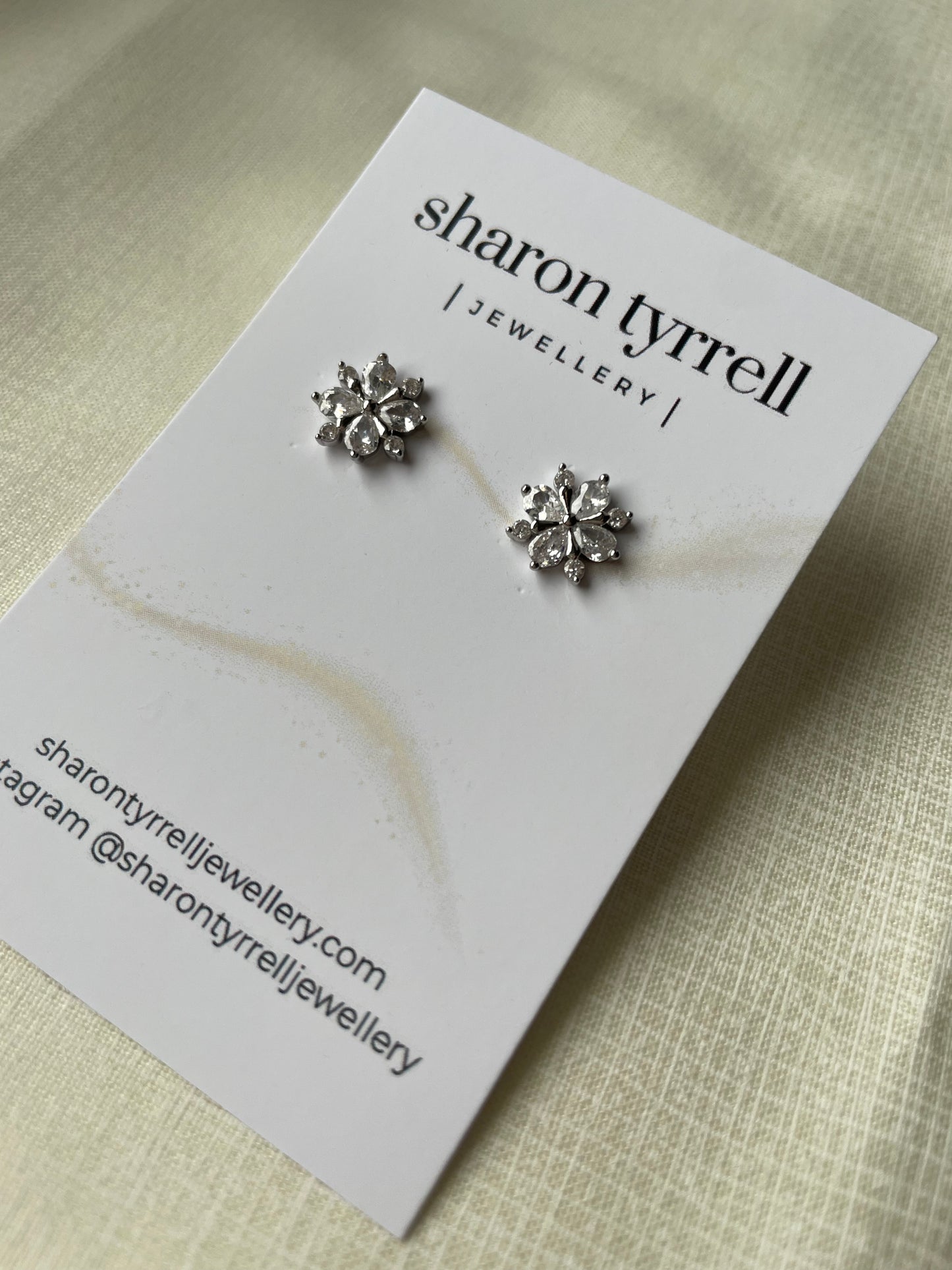 “Bláthnaid” flower earrings