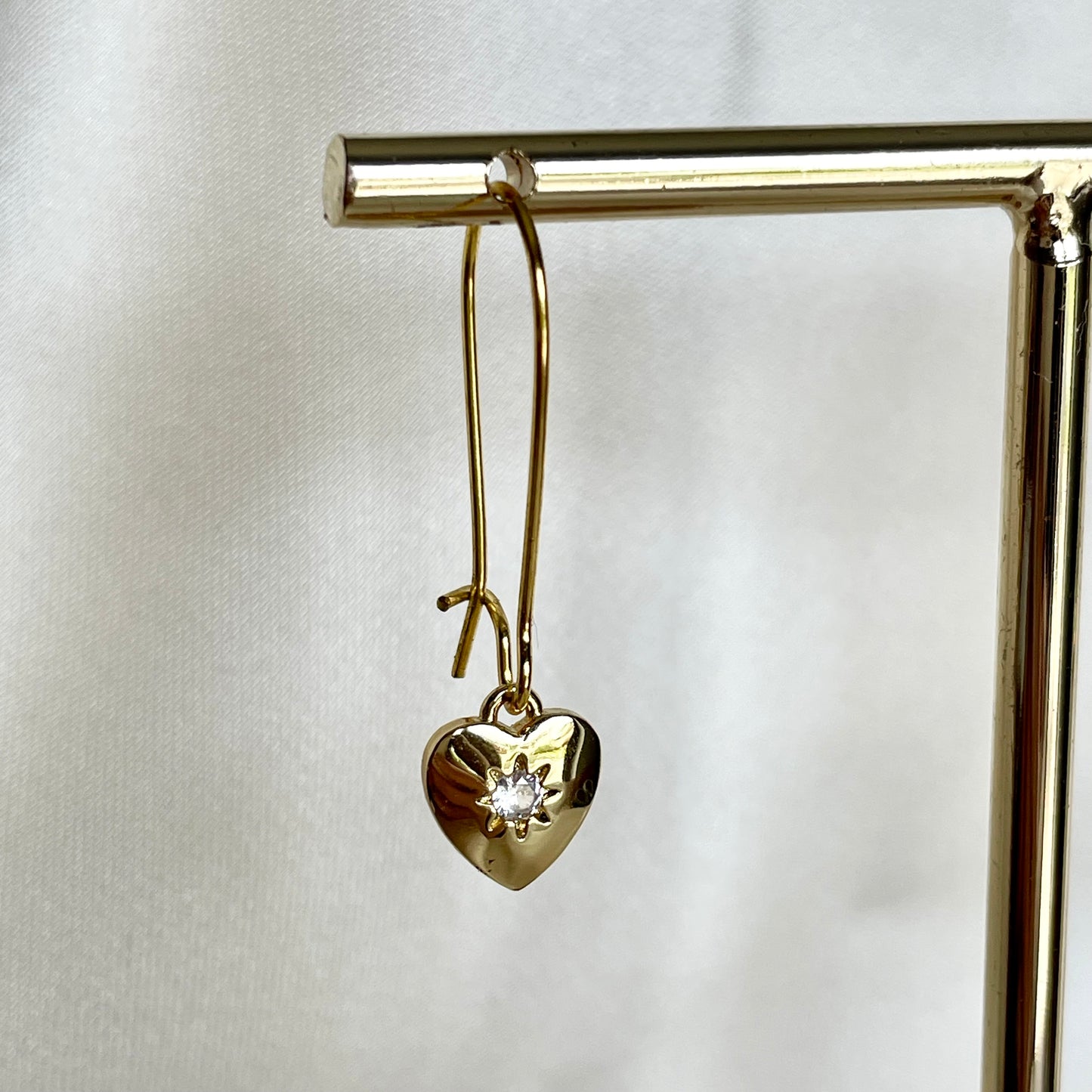 "Éadaoin" Gold Heart Drop Earrings