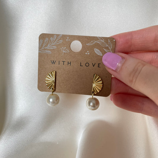 "Clodagh" Gold Fan with Pearl Drop Earrings